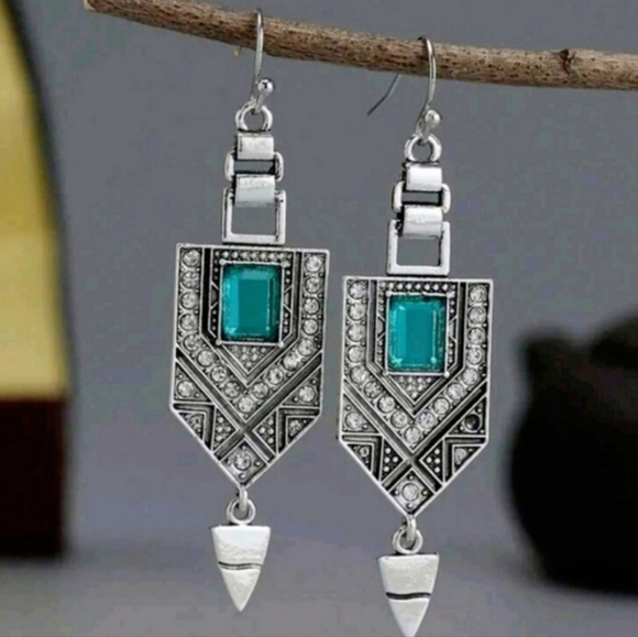 SOLD NWT Gorgeous Retro Design Bohemian Style Silver Crystal Gemstone Earrings - Picture 12 of 13